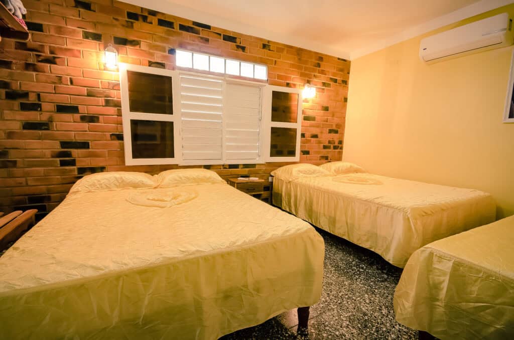 Casa_Particular_Casa_Villa_y_Marlen_Vinales_Zimmer3_Familienzimmer(1)